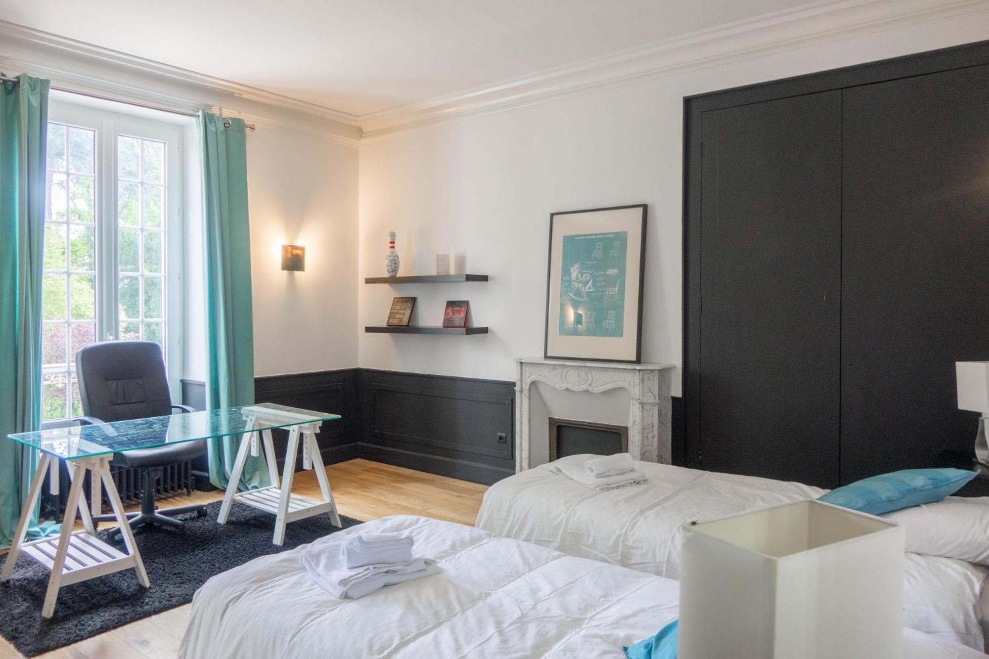 Maison Chaleureuse De 4 A 12 Personnes Neuville-aux-Bois ภายนอก รูปภาพ