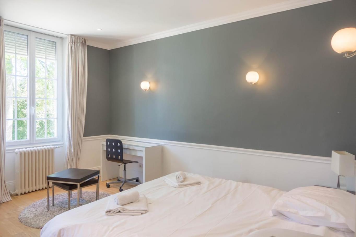 Maison Chaleureuse De 4 A 12 Personnes Neuville-aux-Bois ภายนอก รูปภาพ