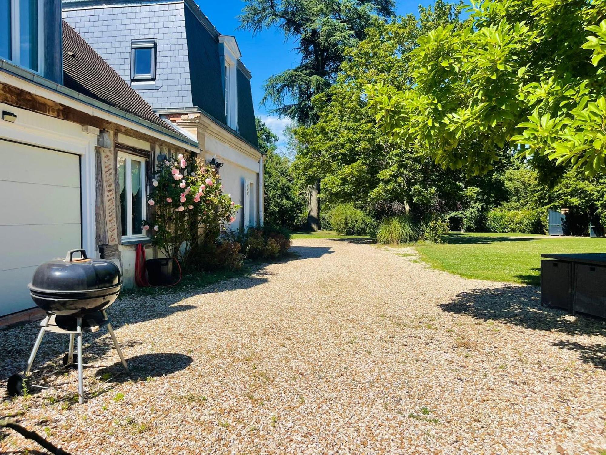 Maison Chaleureuse De 4 A 12 Personnes Neuville-aux-Bois ภายนอก รูปภาพ