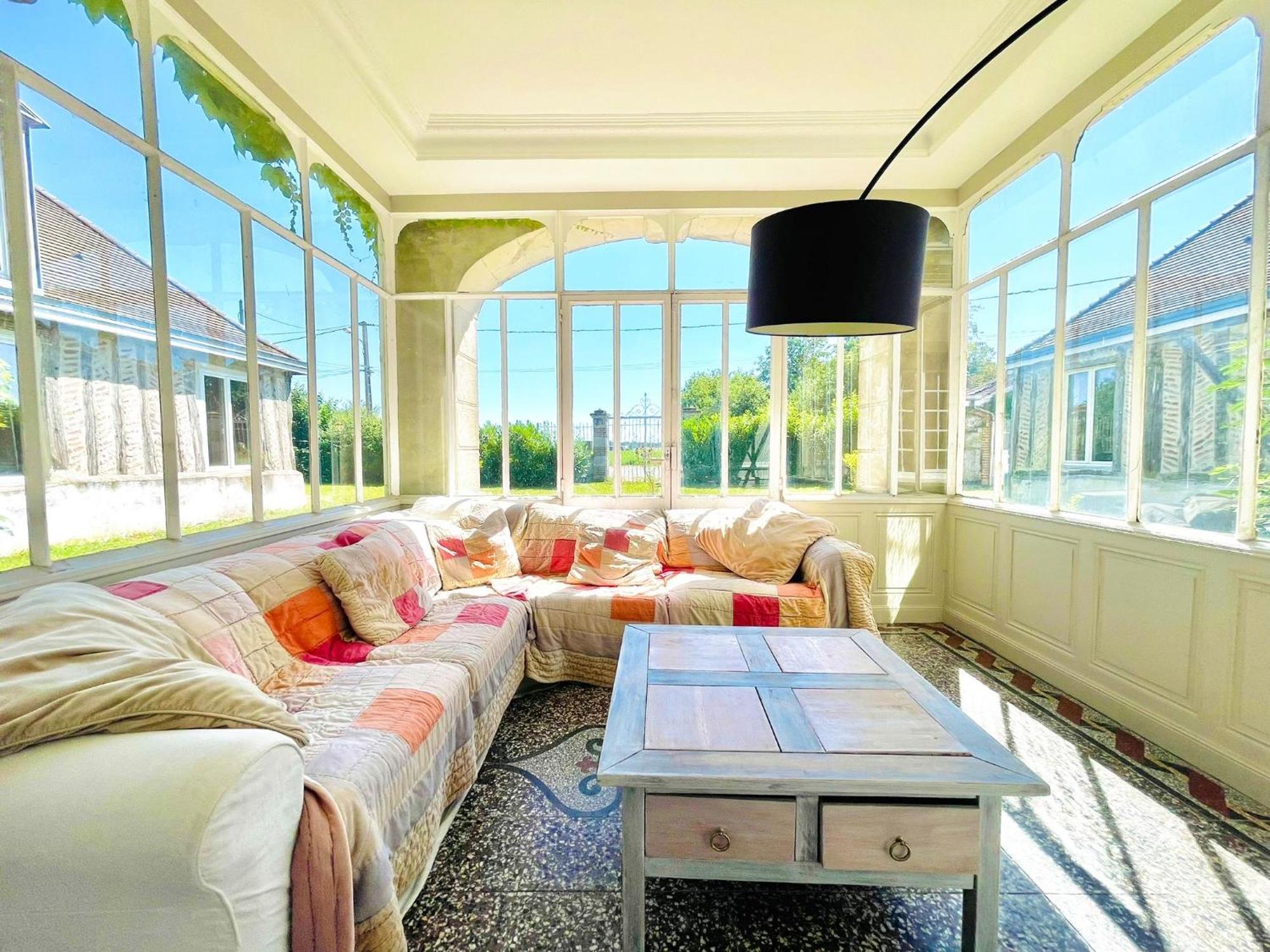 Maison Chaleureuse De 4 A 12 Personnes Neuville-aux-Bois ภายนอก รูปภาพ